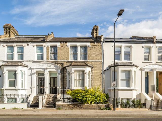 Flat for sale in Fulham, Walham Green