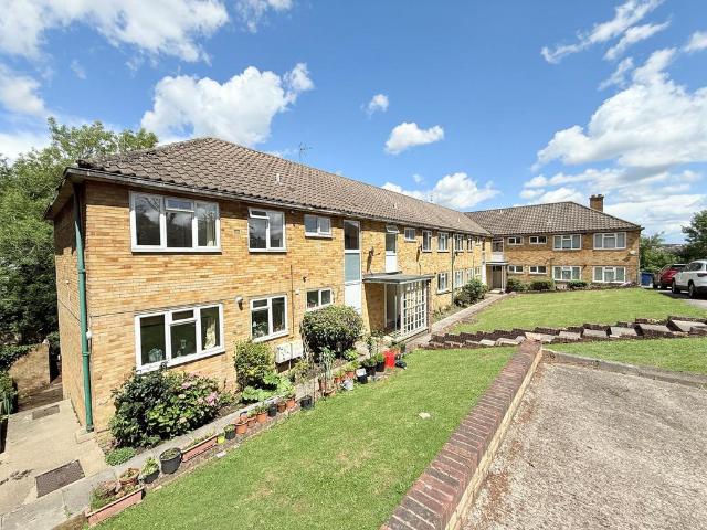Flat for sale in New Barnet, Greater London