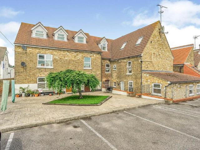 Flat for sale in Gillingham