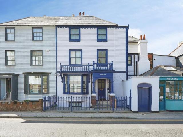 Flat for sale in Golden Valley, Folkestone
