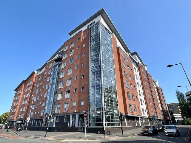 Flat for sale in Black Friars, Old Wharf