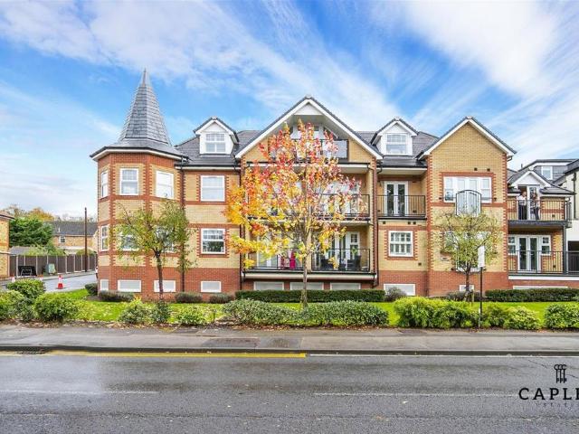 Flat for sale in Epping, Essex