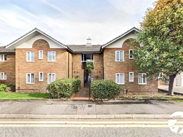 Flat for sale in Chatham, Medway