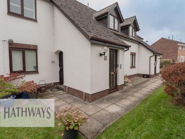 Flat for sale in Croesyceiliog, Cwmbrân