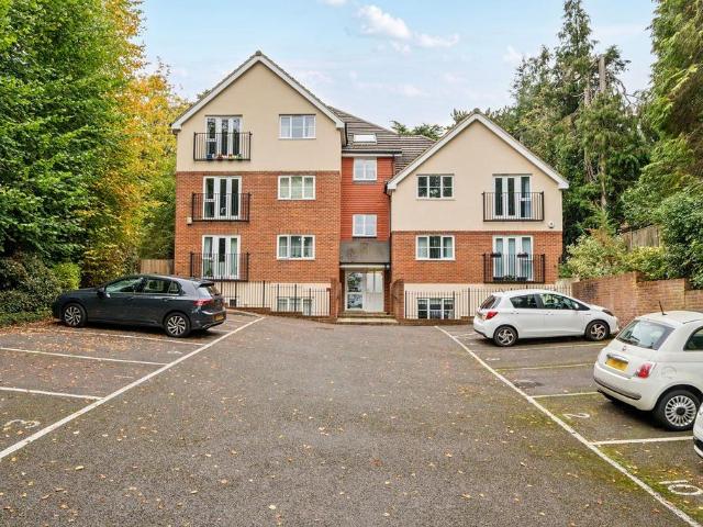 Flat for sale in Hillview, Surrey
