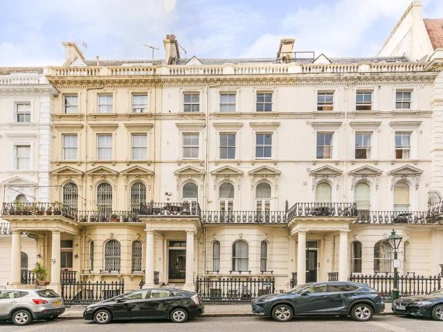 Flat for sale in South Kensington, Isle Of Man