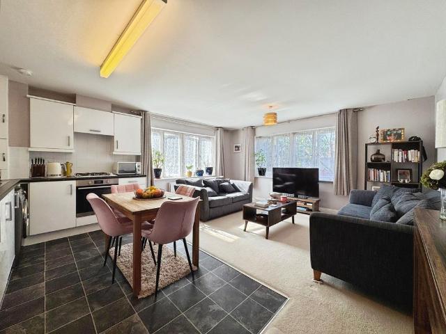 Flat for sale in Sudbury, Greater London