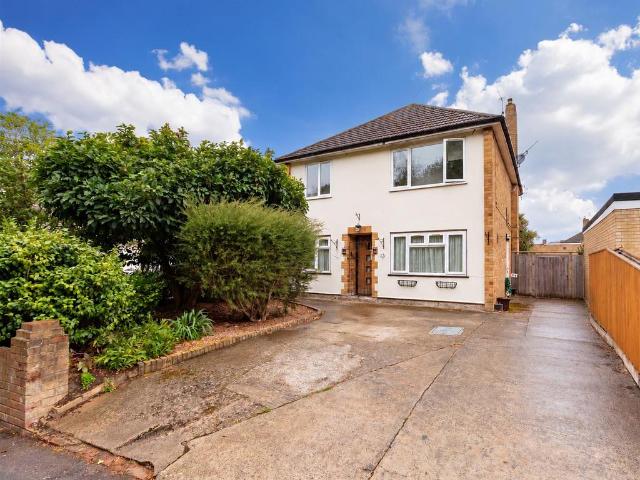 Flat for sale in Cippenham, Slough