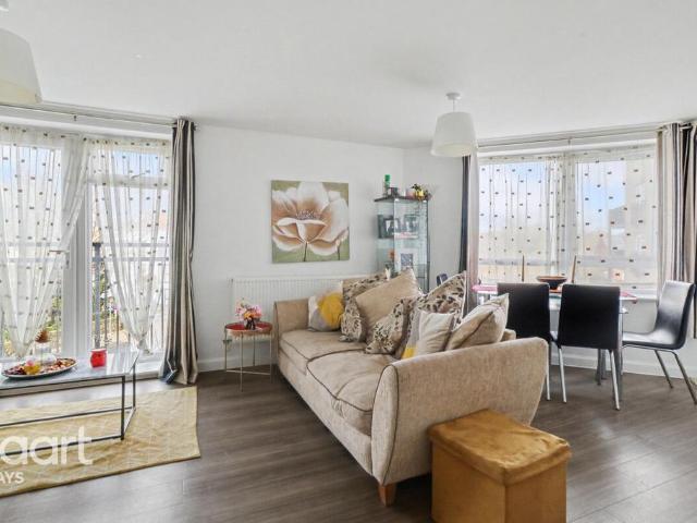 Flat for sale in Grays, Essex