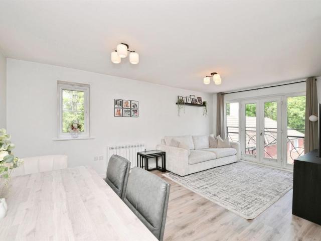Flat for sale in Broxbourne, Hertfordshire
