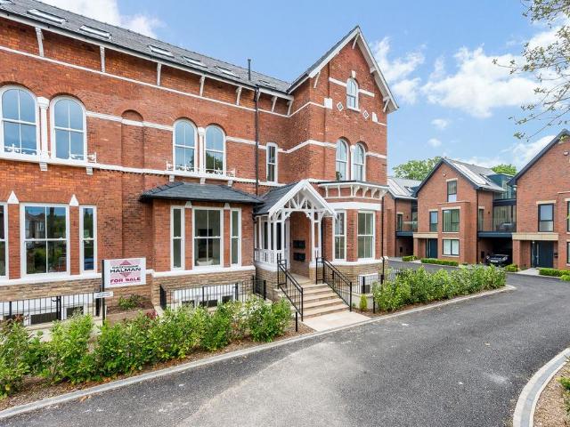 Flat for sale in Trafford Park, Greater Manchester