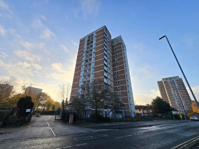 Flat for sale in Kirkby, Knowsley