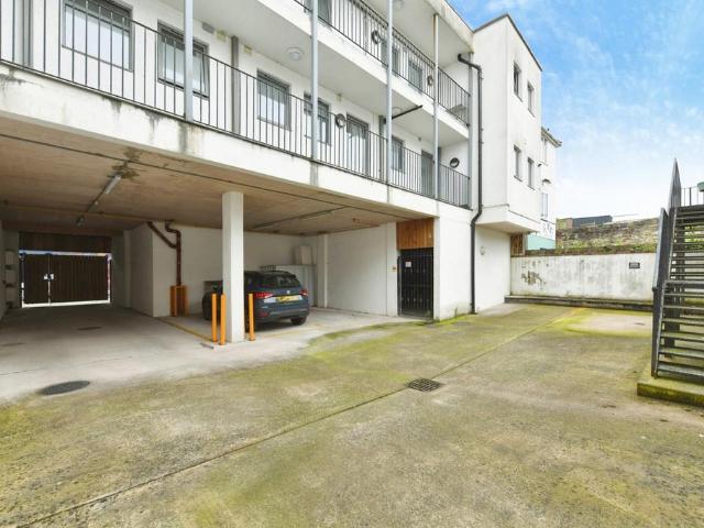 Flat for sale in Redcliffe, Feckenham