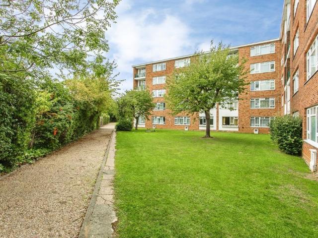 Flat for sale in Leigh on Sea, Southend-on-Sea