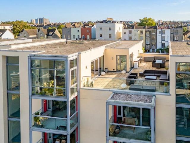 Flat for sale in Spike Island, Feckenham