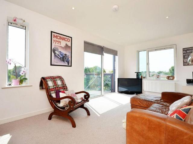 Flat for sale in London Borough of Hounslow, Spring Grove