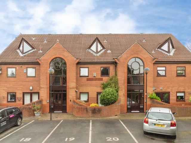 Flat for sale in Marsland Green, Wigan