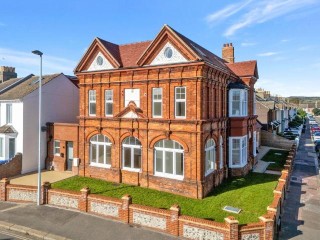 Flat for sale in Worthing, West Sussex