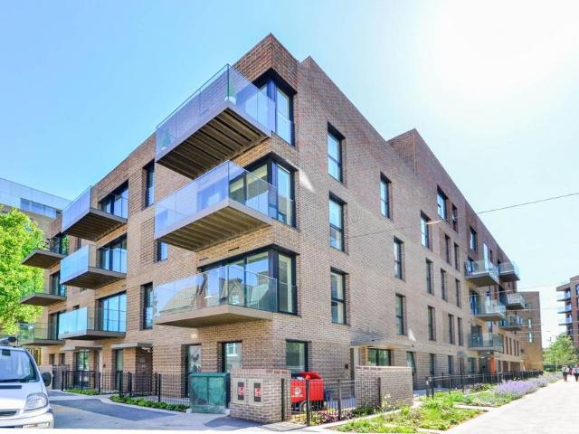 Flat for sale in Walworth, Greater London