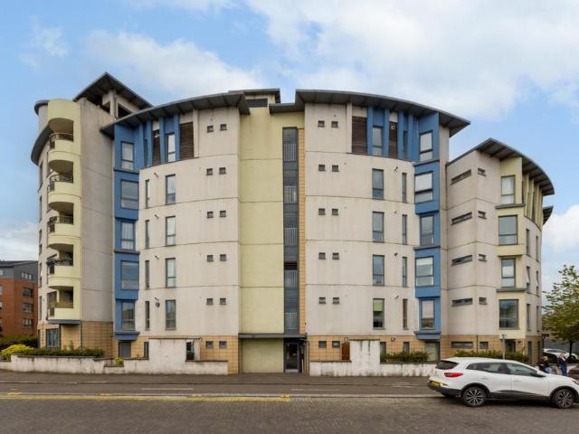 Flat for sale in North Leith, Scotland