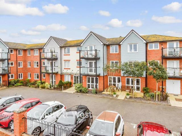 Flat for sale in Peacehaven, Iford