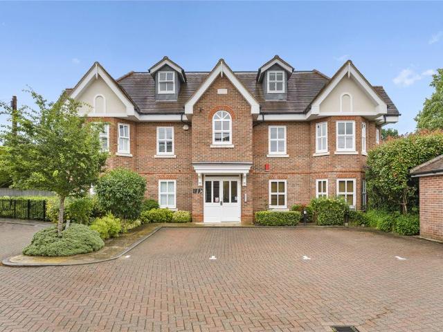 Flat for sale in Stoke D'Abernon, Blackhills