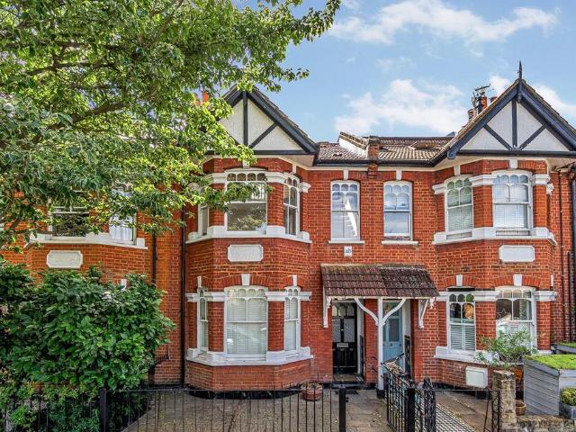 Flat for sale in London Borough of Ealing, Greater London