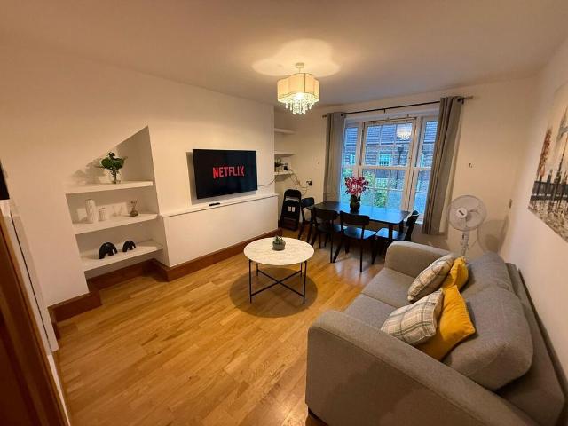 Flat for sale in Vauxhall, Greater London