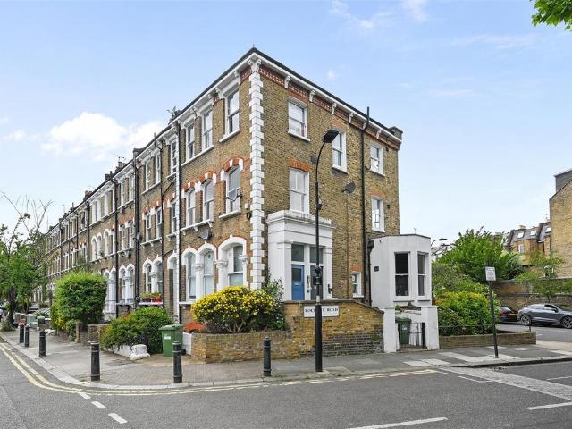 Flat for sale in Shepherd's Bush, Greater London