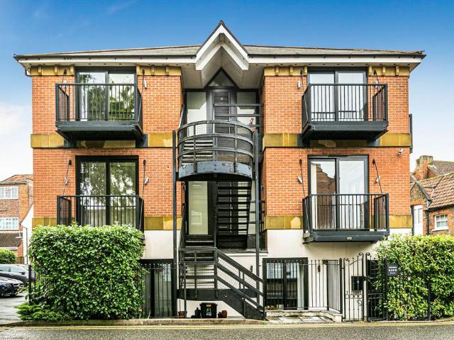 Flat for sale in Row Town, Surrey