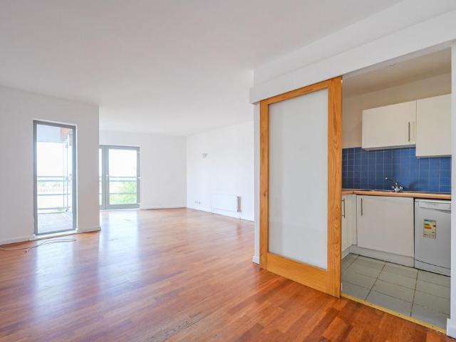 Flat for sale in Canary Wharf, Millwall
