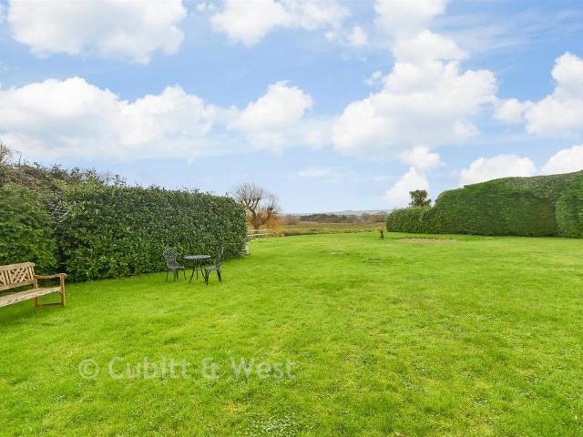 Flat for sale in Horsham, West Sussex