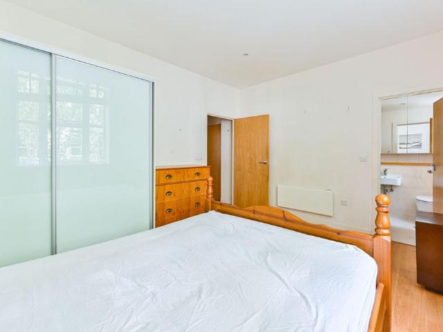 Flat for sale in London Borough of Ealing, Greater London