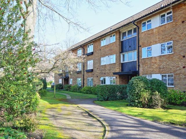 Flat for sale in Horsell, Woking
