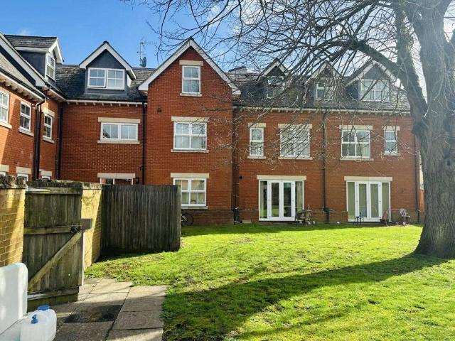 Flat for sale in Thatcham, West Berkshire
