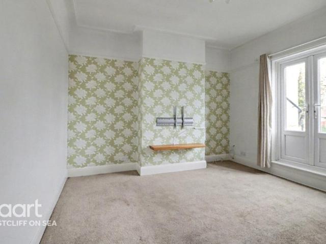 Flat for sale in Southchurch, Alton Barnes