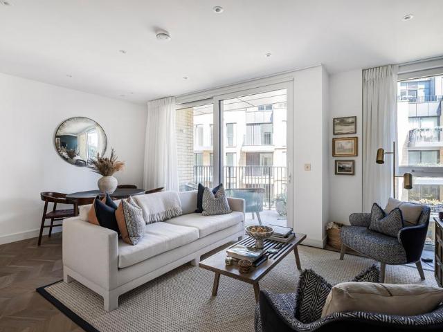 Flat for sale in Fulham Riverside, Greater London