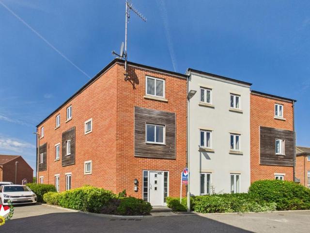 Flat for sale in Gloucester, Gloucestershire