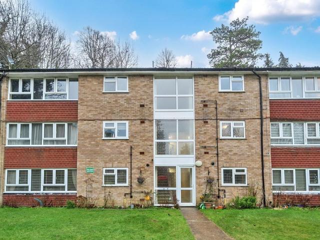 Flat for sale in Hillview, Surrey