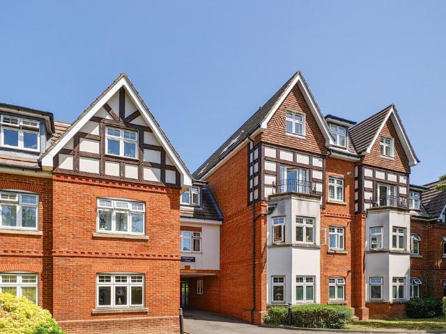 Flat for sale in Ewell, Surrey