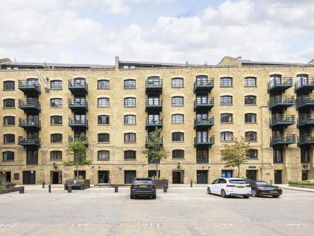 Flat for sale in Bermondsey, Greater London