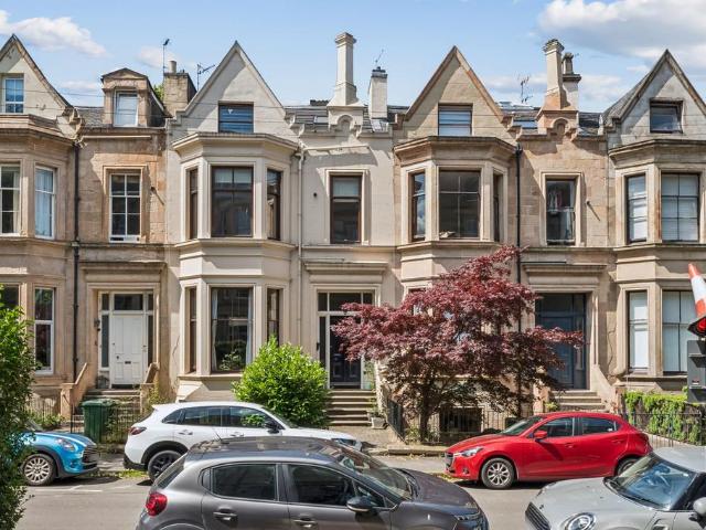 Flat for sale in Hillhead, Scotland