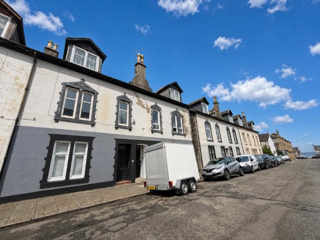 Flat for sale in Helensburgh, Scotland
