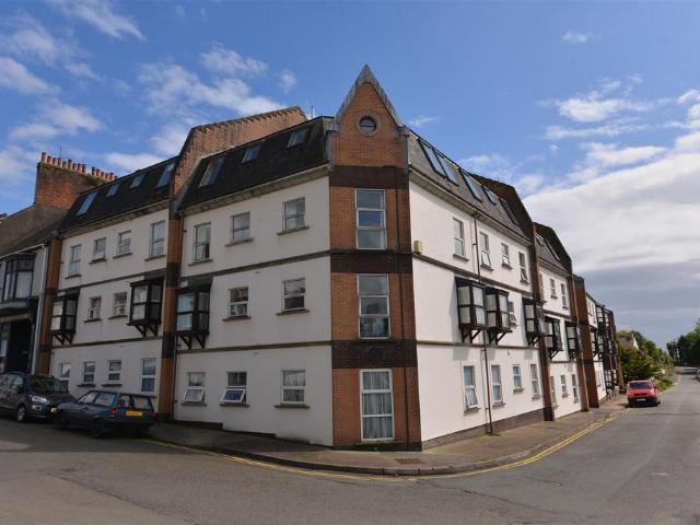 Flat for sale in Tenby, Wales