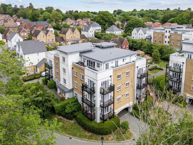 Flat for sale in Perryfields, West Sussex
