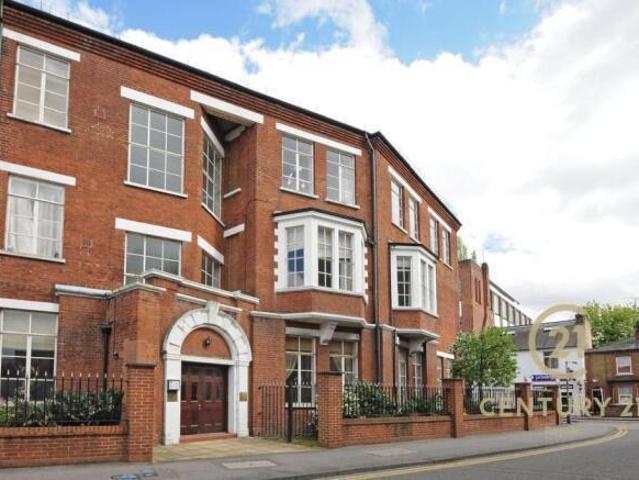 Flat for sale in Norbiton, Greater London