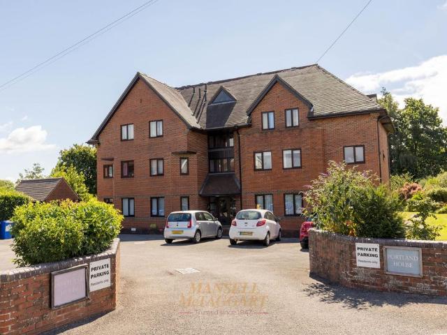 Flat for sale in Perryfields, West Sussex