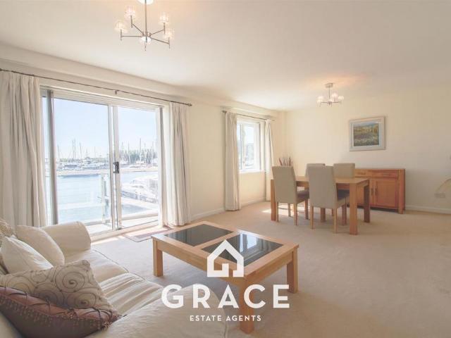 Flat for sale in Key Street, Suffolk