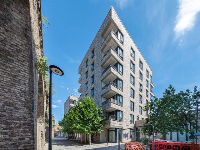 Flat for sale in Brixton, Greater London