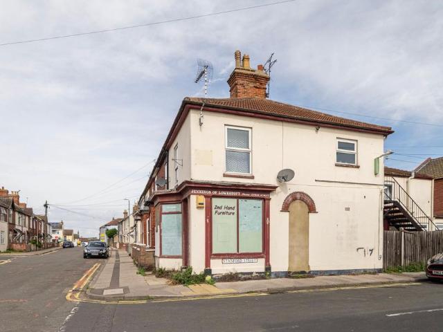 Flat for sale in Eastbridge, Suffolk
